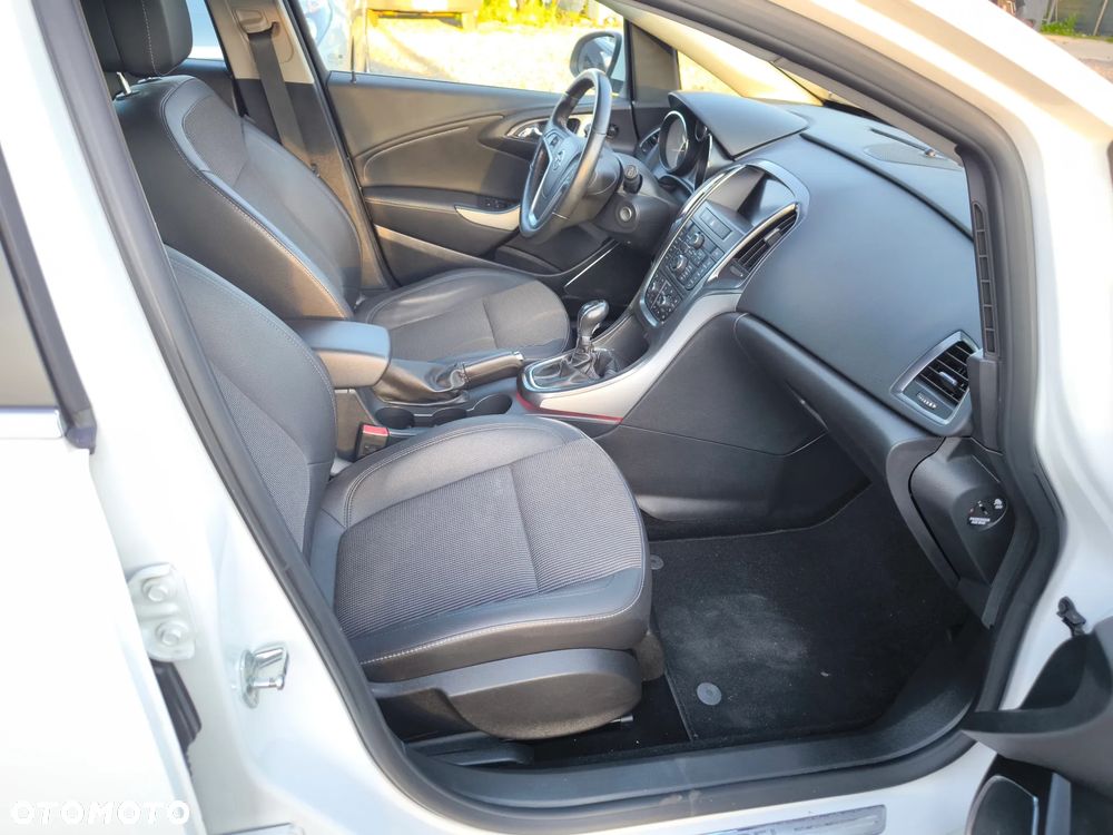 Opel Astra 1.6 T Cosmo - 12