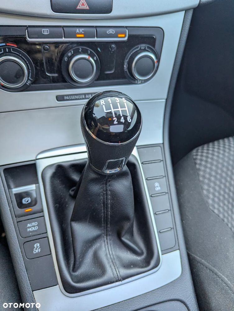 Volkswagen Passat 1.6 TDI Trendline - 11