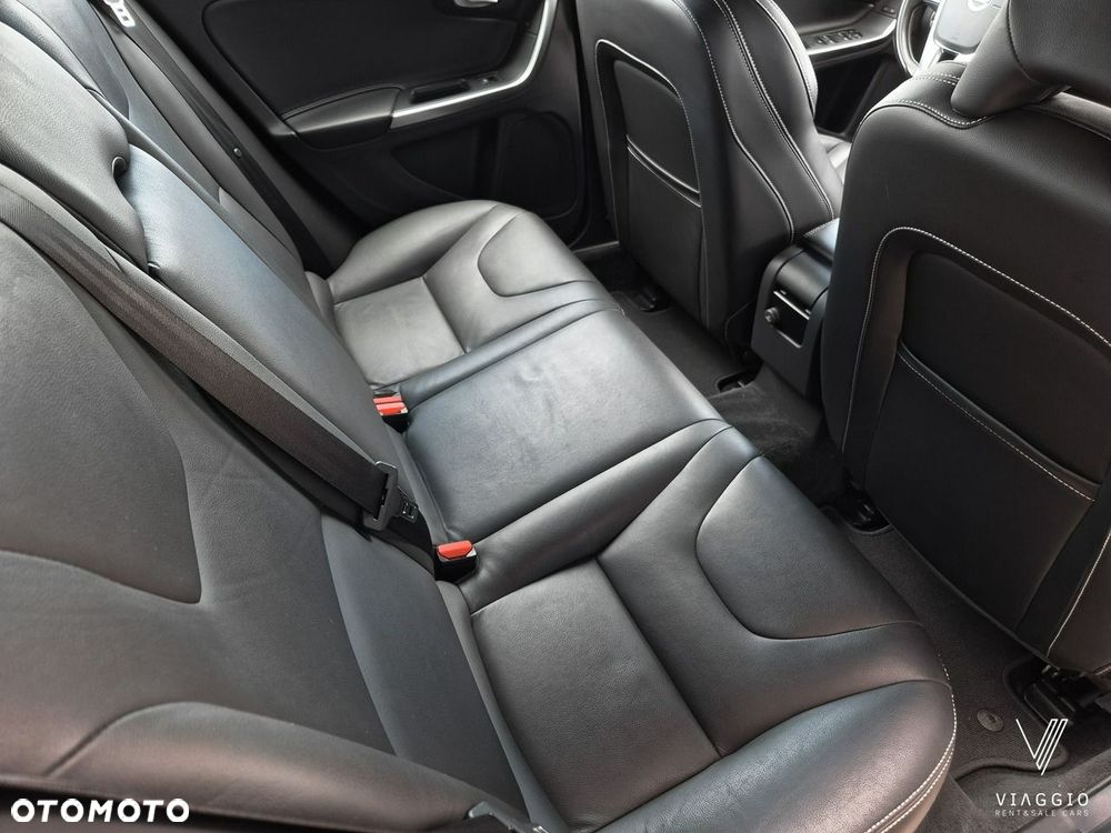 Volvo V60 D3 Momentum - 16