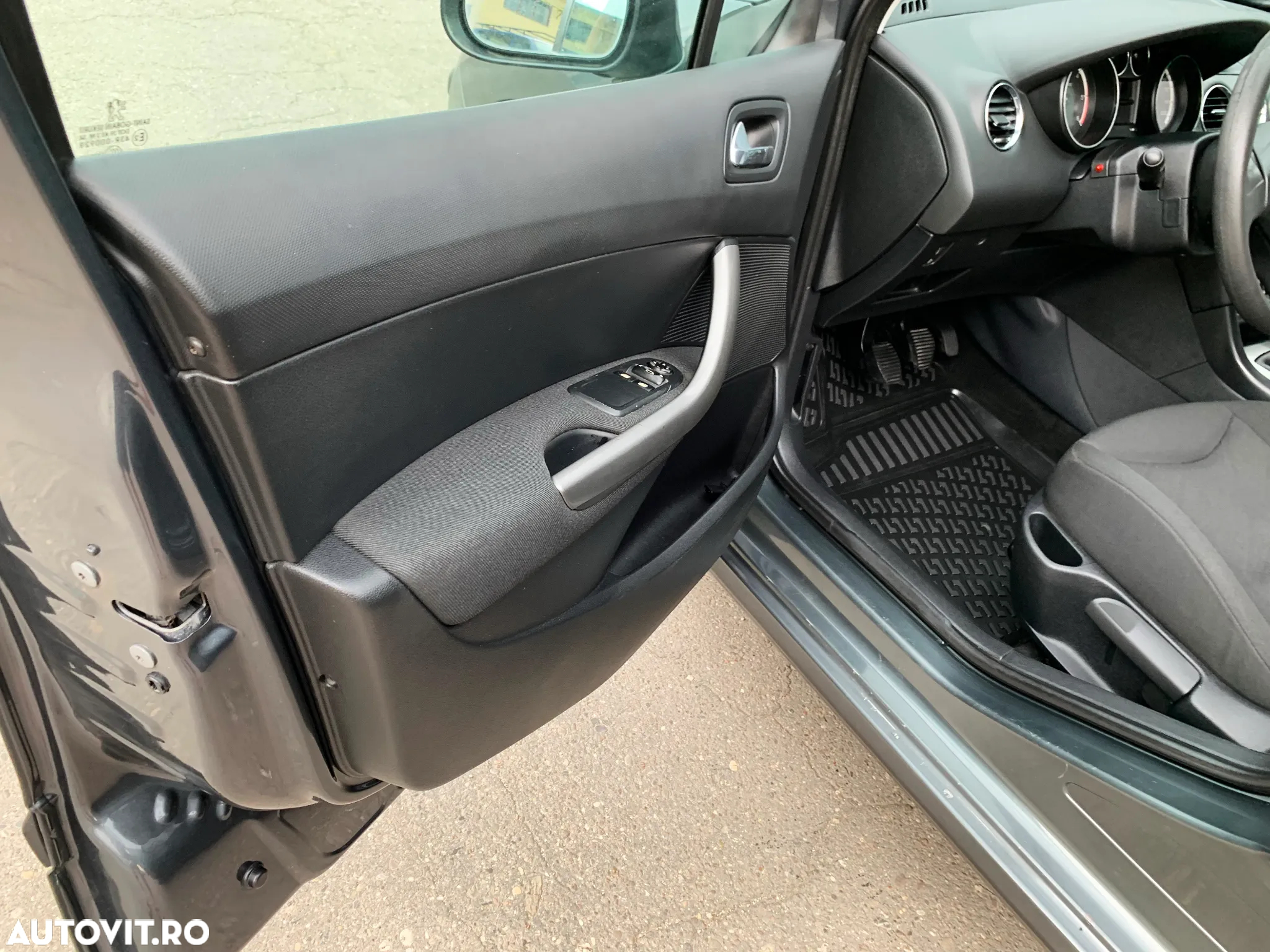 Peugeot 308 1.6HDi Confort Pack - 18