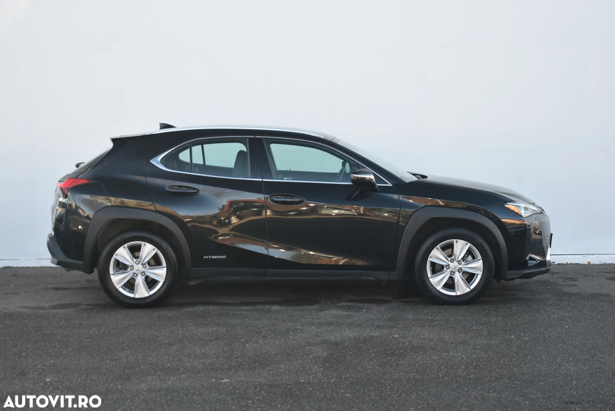 Lexus UX 250h FWD Business - 11