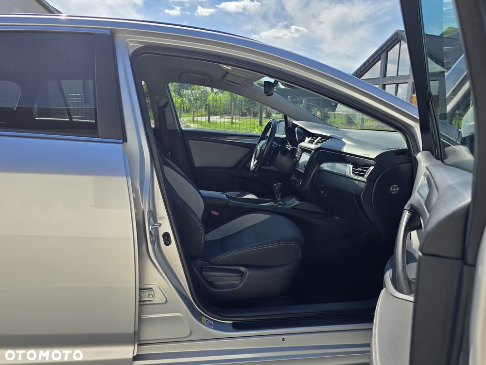 Toyota Avensis Touring Sports 1.8 Multidrive S Comfort - 23