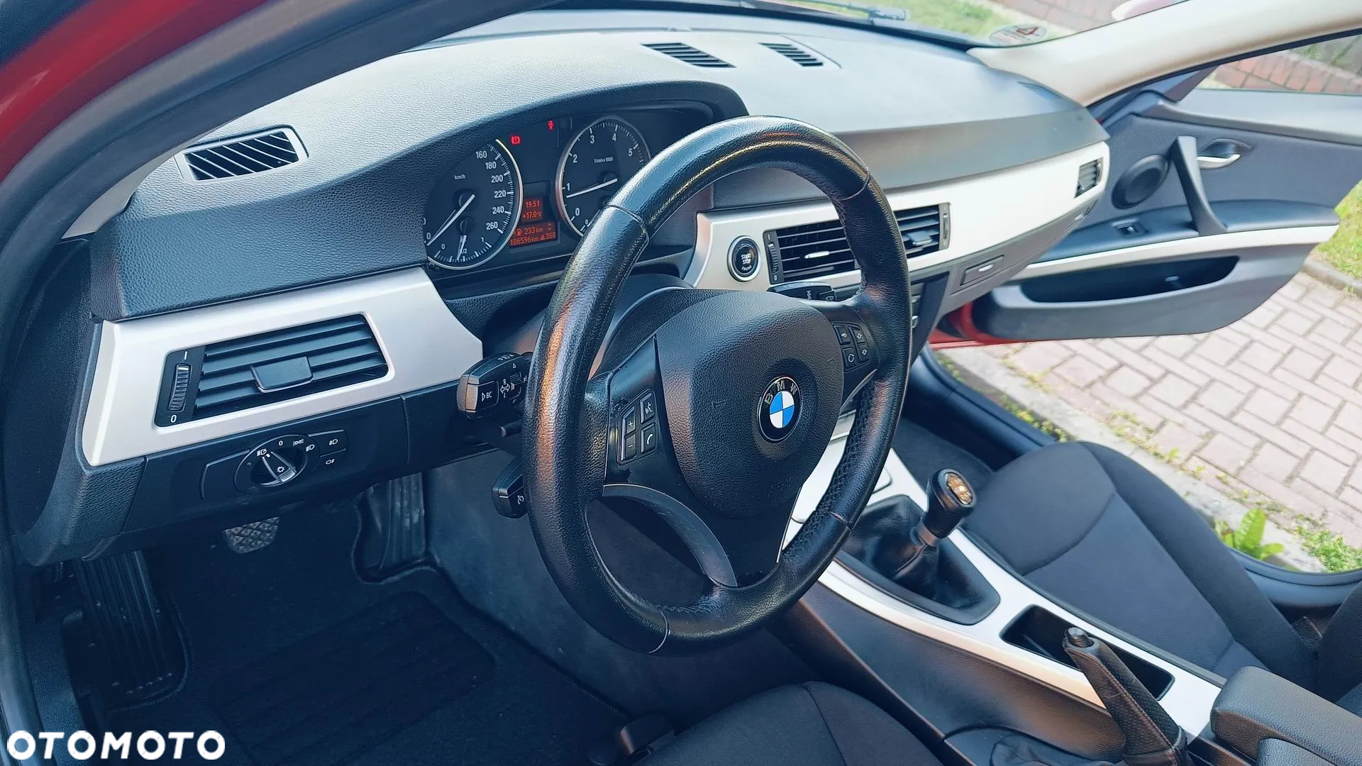 BMW Seria 3 318i Touring - 22