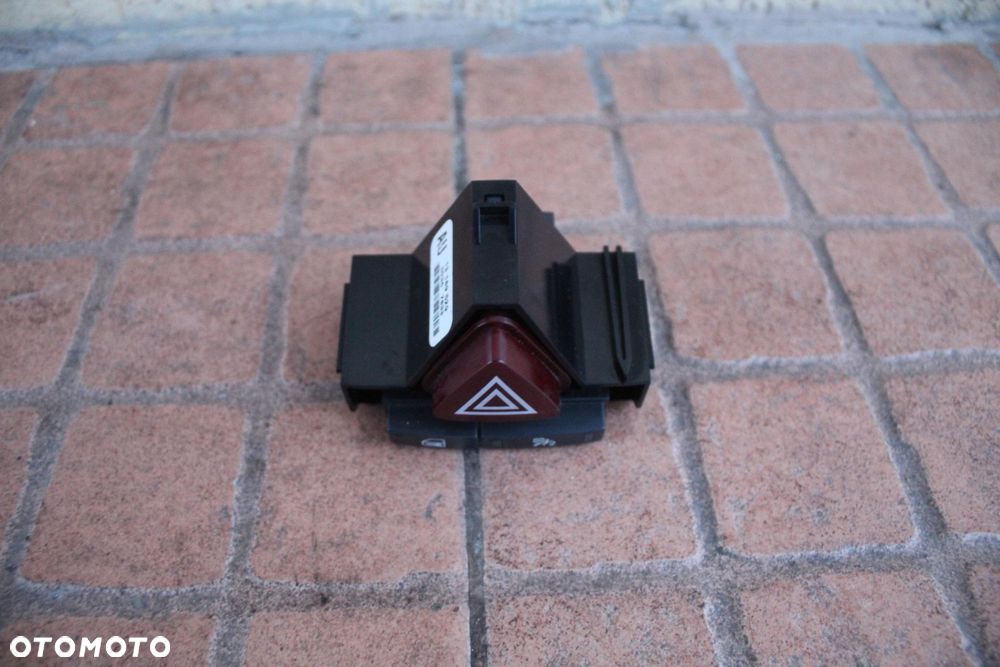 PRZYCISK ŚWIATEŁ AWARYJNYCH OPEL CORSA D 13189529