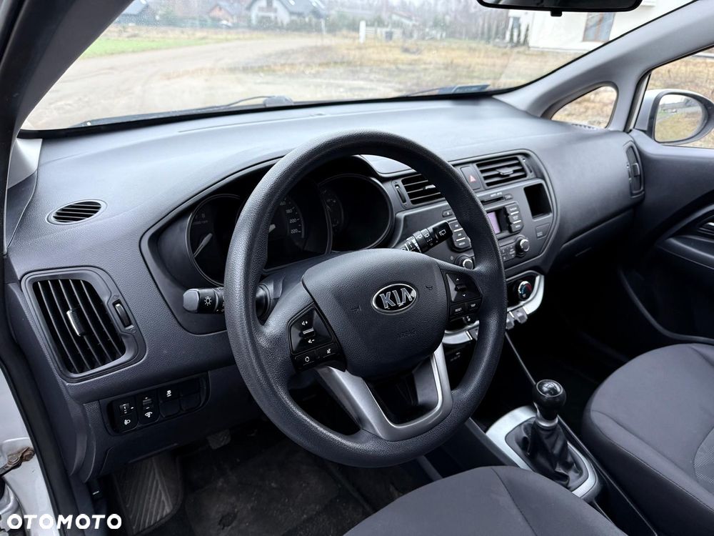 Kia Rio 1.2 Dream Team Edition - 16