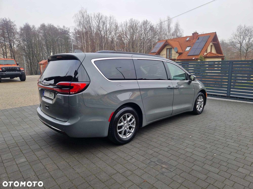 Chrysler Pacifica - 16