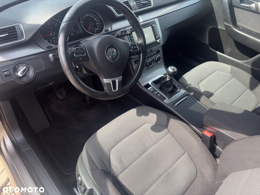 Volkswagen Passat 2.0 TDI 4Motion BlueMotion Technol Comfortline - 15