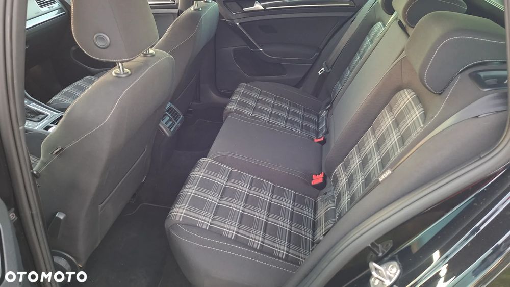 Volkswagen Golf - 17