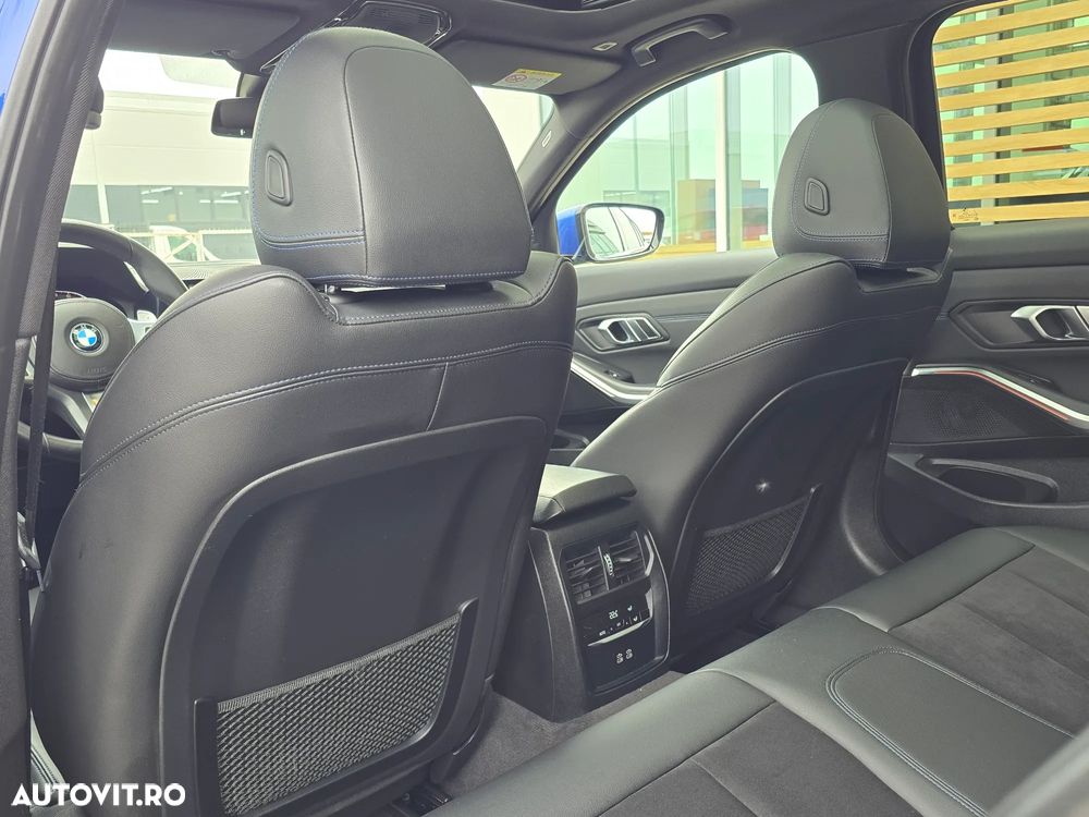 BMW Seria 3 330i xDrive AT - 17