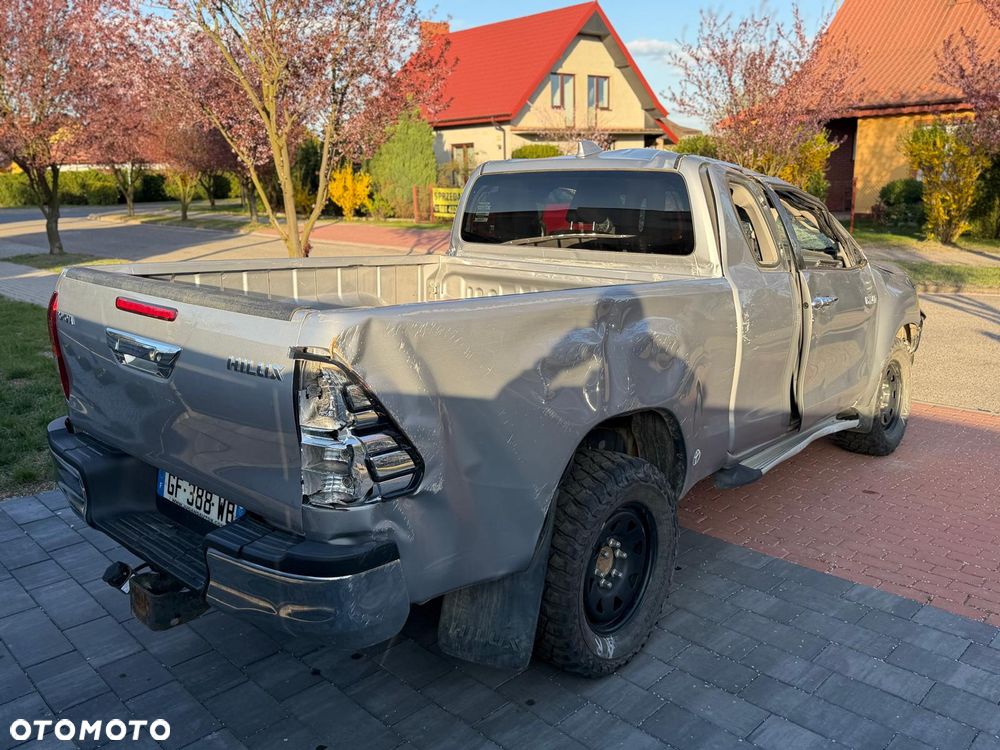 Toyota Hilux 4x4 Extra Cab Autm Executive - 5
