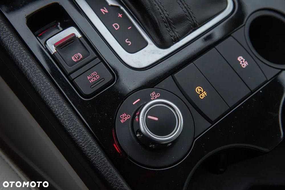 Volkswagen Touareg 3.0 V6 TDI BMT R-Style - 31