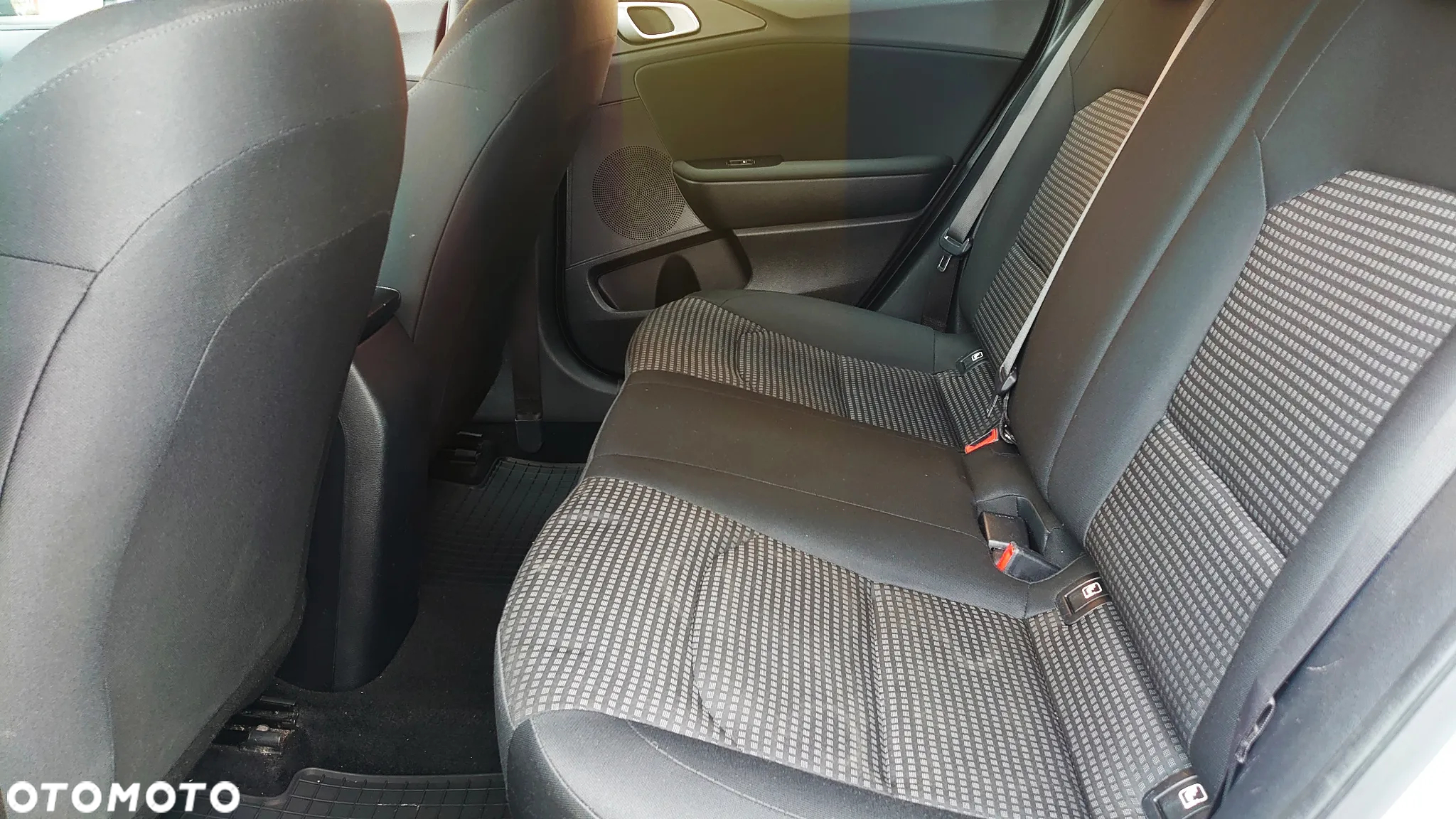 Kia Ceed 1.4 L - 10