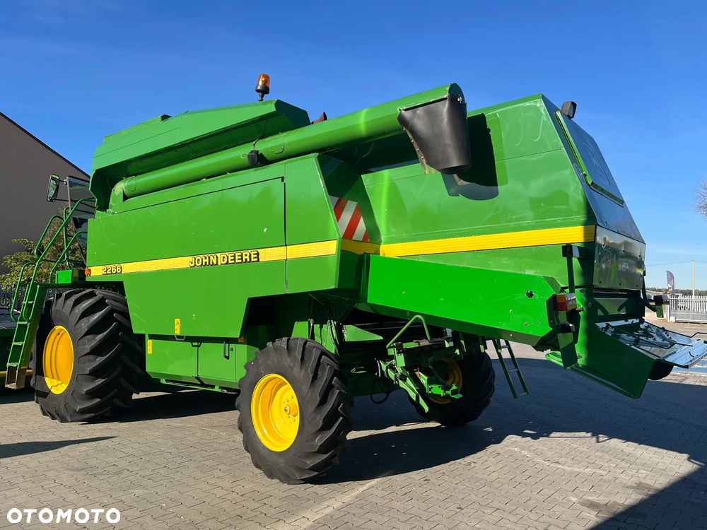 John Deere 2266 - 8