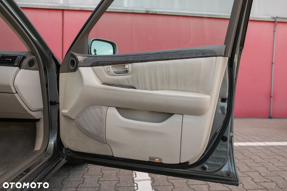 Lexus LS Prezydent - 23