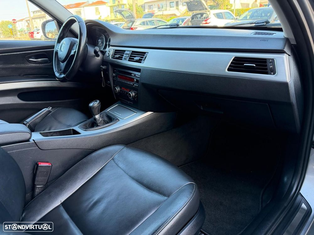 BMW 318 d Touring Line Sport - 15