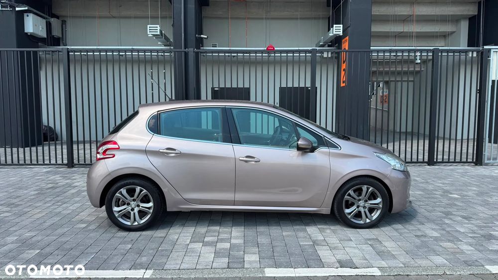 Peugeot 208 - 11