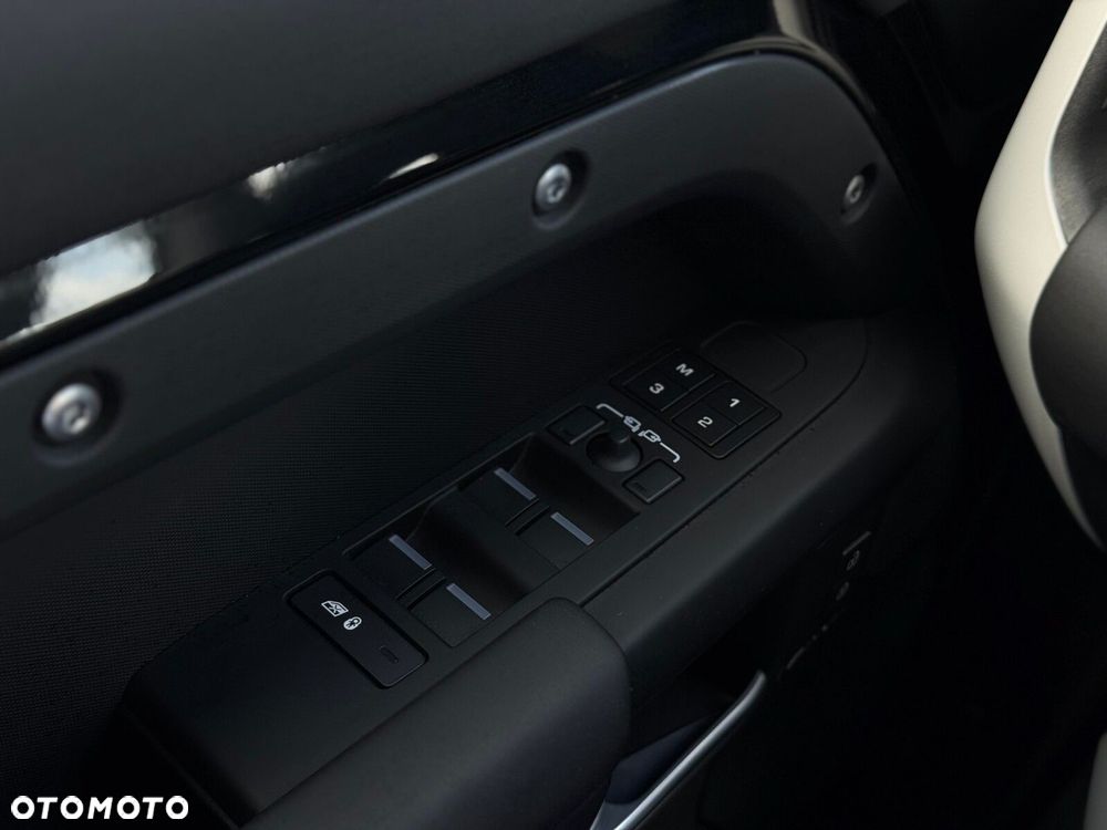 Land Rover Defender - 8