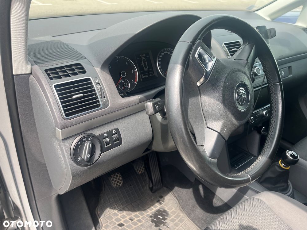 Volkswagen Touran - 14