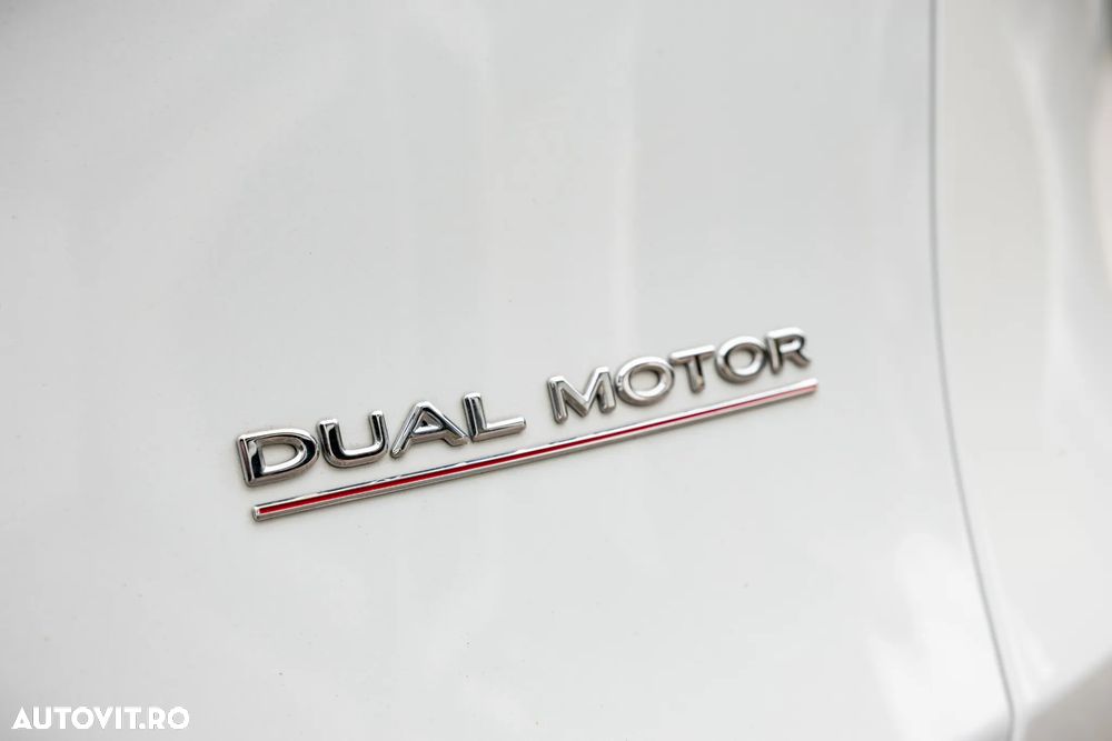 Tesla Model Y Performance Dual Motor AWD - 9