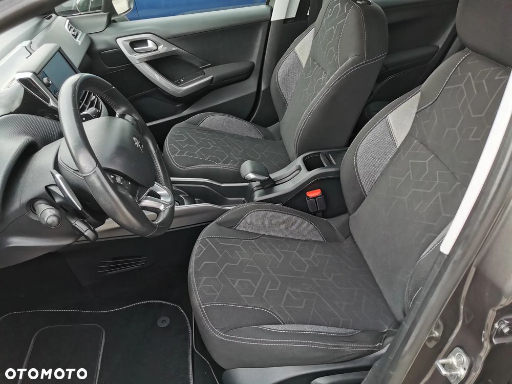 Peugeot 2008 - 8