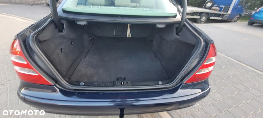 Mercedes-Benz Klasa E 220 CDI Elegance - 24