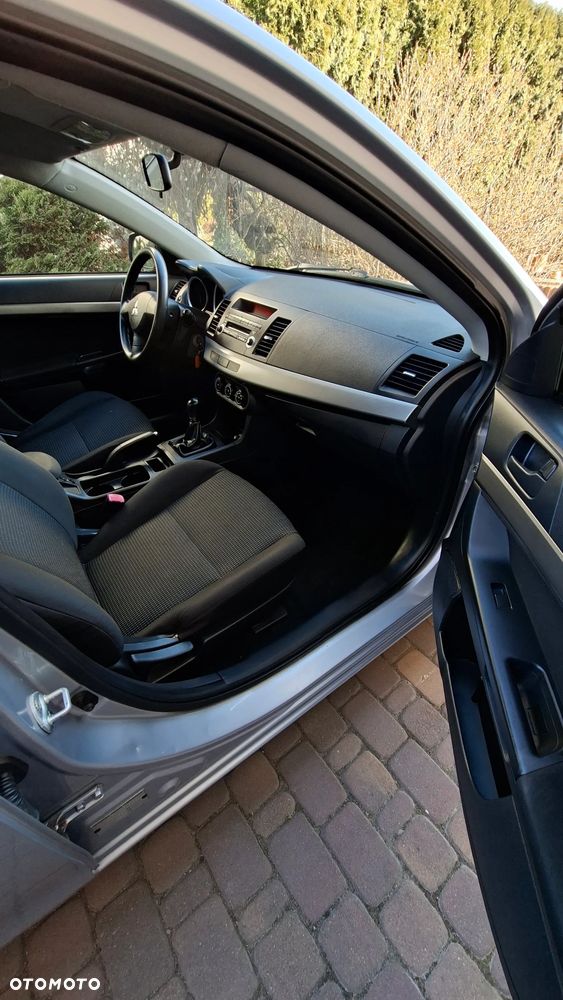 Mitsubishi Lancer 1.5 - 17