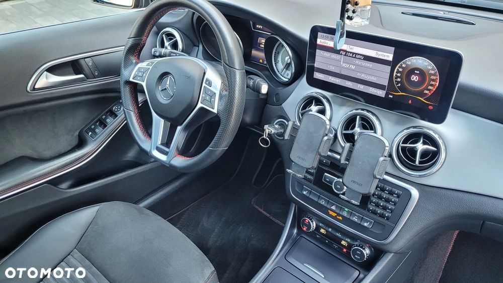 Mercedes-Benz GLA 200 7G-DCT AMG Line - 19