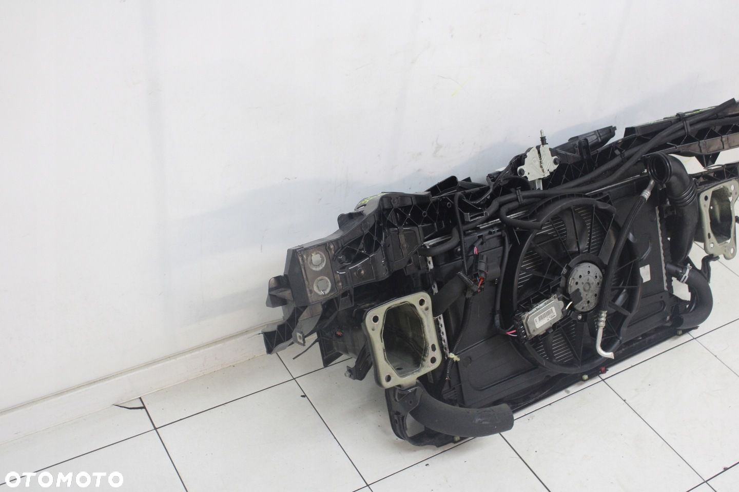 PAS PRZEDNI WZMOCNIENIE CHŁODNICE FORD FOCUS MK2 LIFT 2007R- 2.0 TDCI - 13
