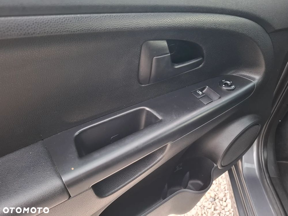 Kia Venga 1.4 CVVT Vision - 27