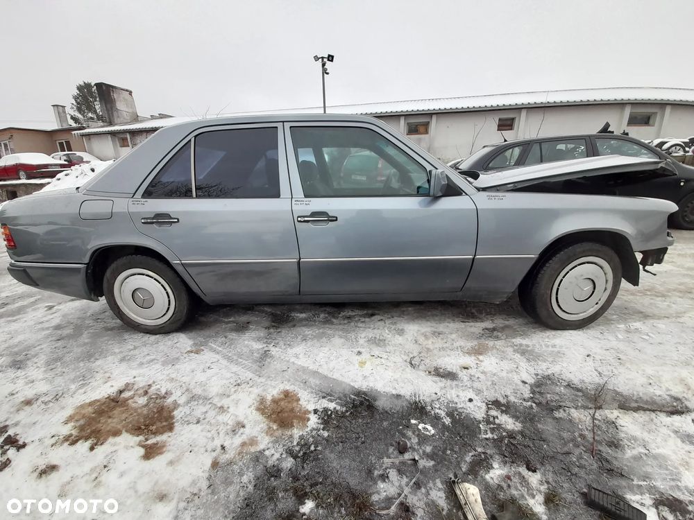 MERCEDES W124 KLAPA BAGAŻNIKA 122 - 18