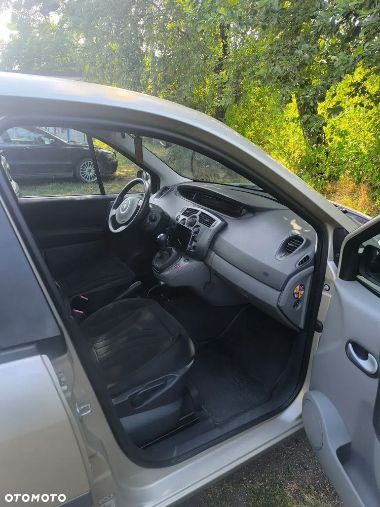 Renault Scenic 1.6 16V Confort Authentique - 8
