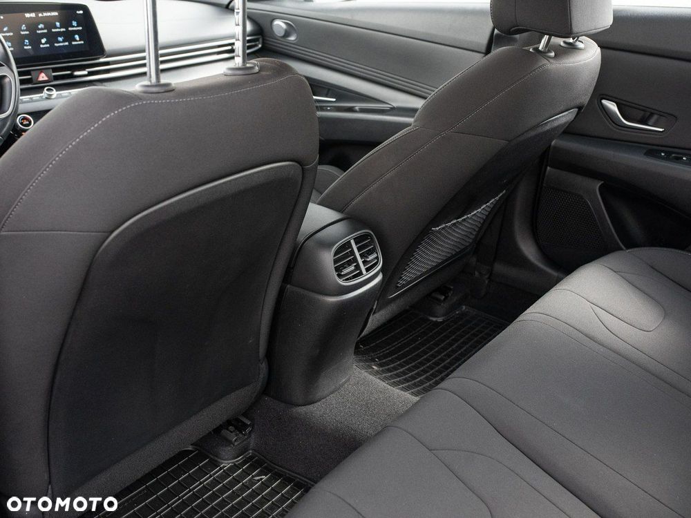 Hyundai Elantra 1.6 Executive CVT - 29