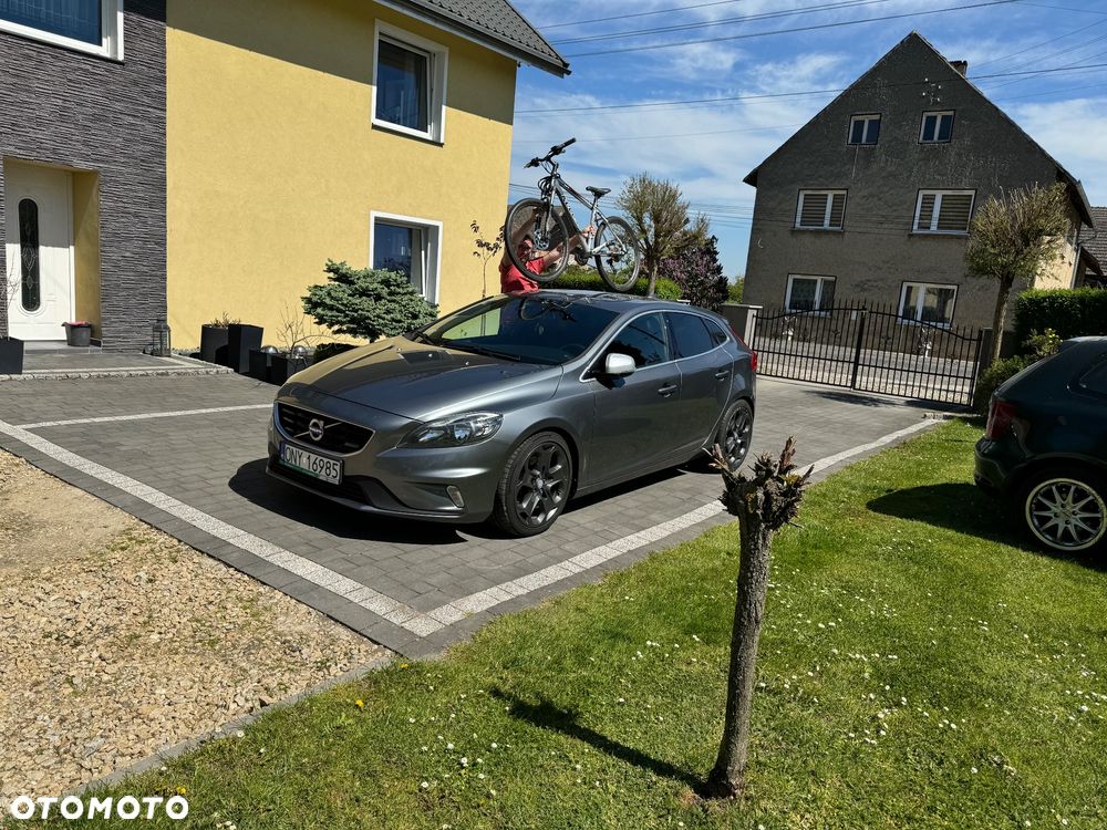 Volvo V40 D4 Drive-E R-Design Momentum - 1