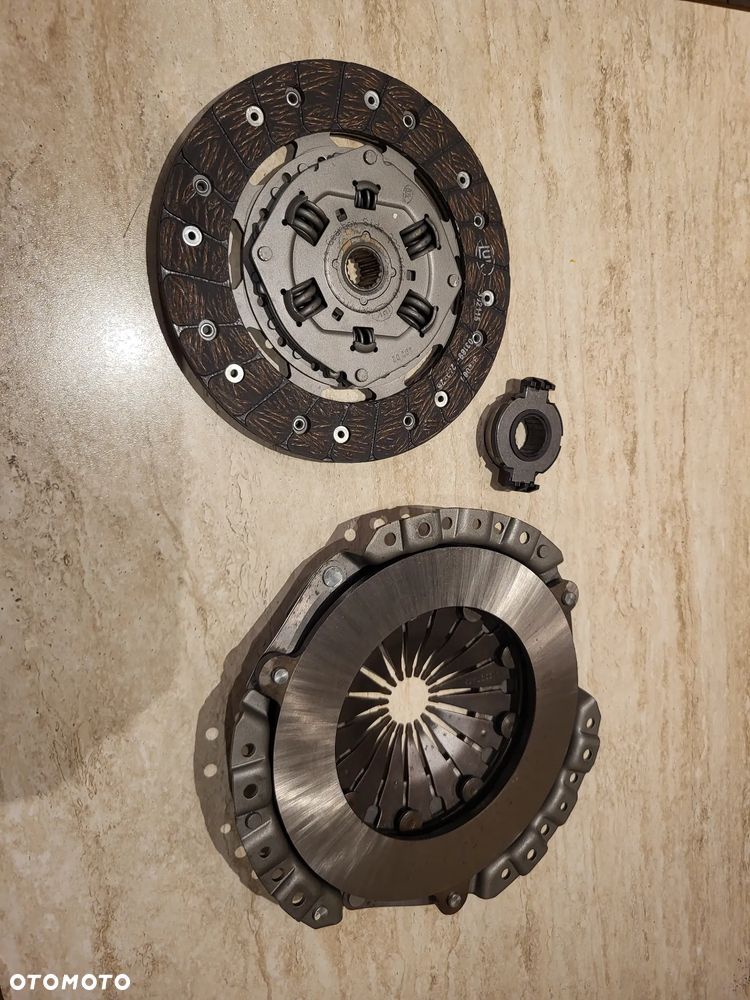 Zestaw sprzęgła z łożyskiem wyciskowym  CITROEN JUMPY I; FIAT SCUDO; PEUGEOT EXPERT 1.9D 10.95-12.06 - 1