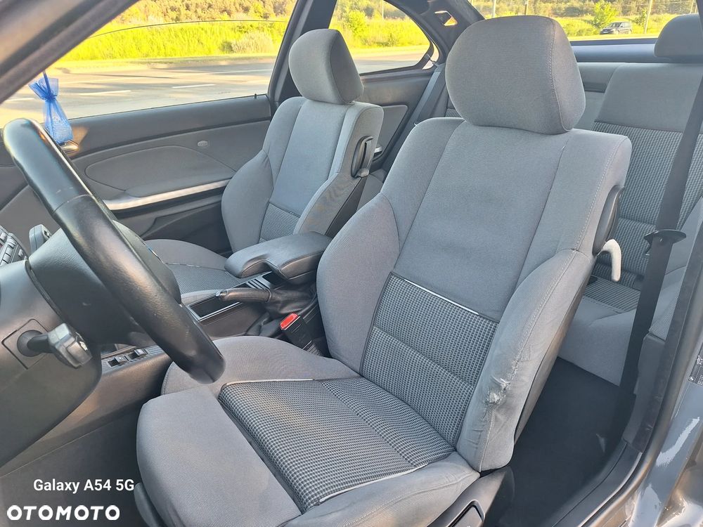 BMW Seria 3 318 Ci Edition Sport - 21