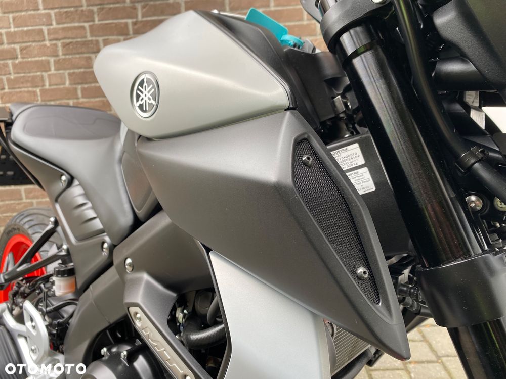 Yamaha MT - 22