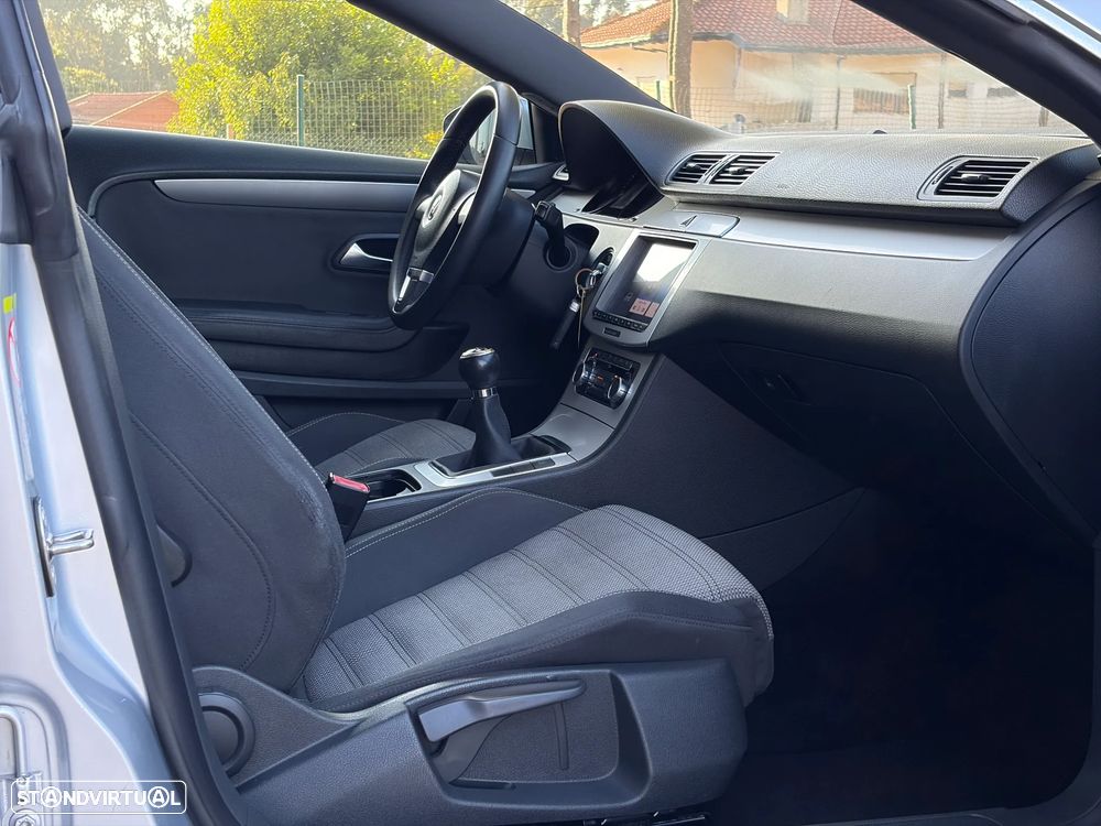 VW Passat CC 2.0 TDi BlueMotion - 25