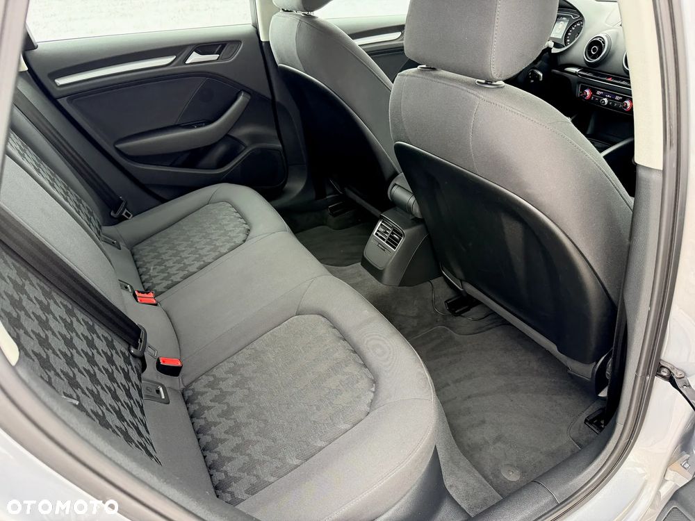 Audi A3 Limousine 1.6 TDI (clean diesel) S line Sportpaket - 24