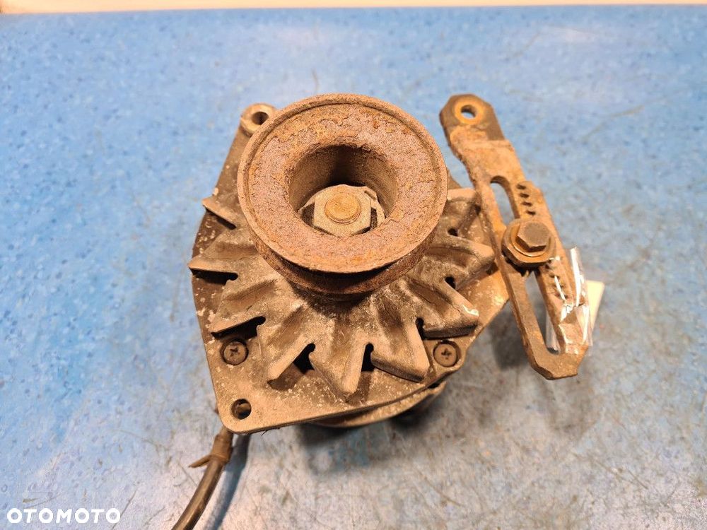 VOLKSWAGEN GOLF II 1.6B ALTERNATOR - 11