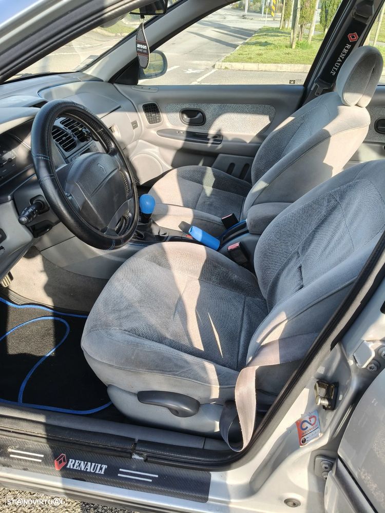 Renault Laguna - 14