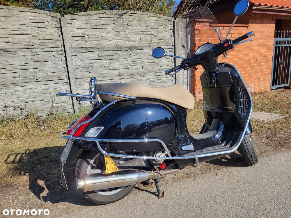 Vespa GTS - 9