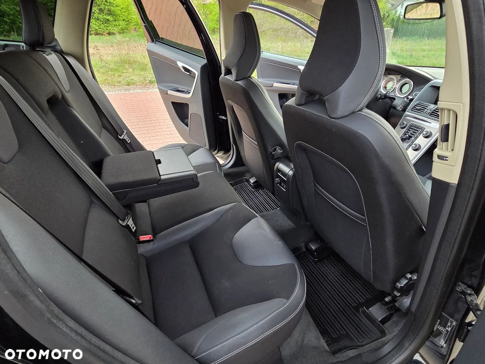 Volvo XC 60 D5 AWD Edition Pro - 27