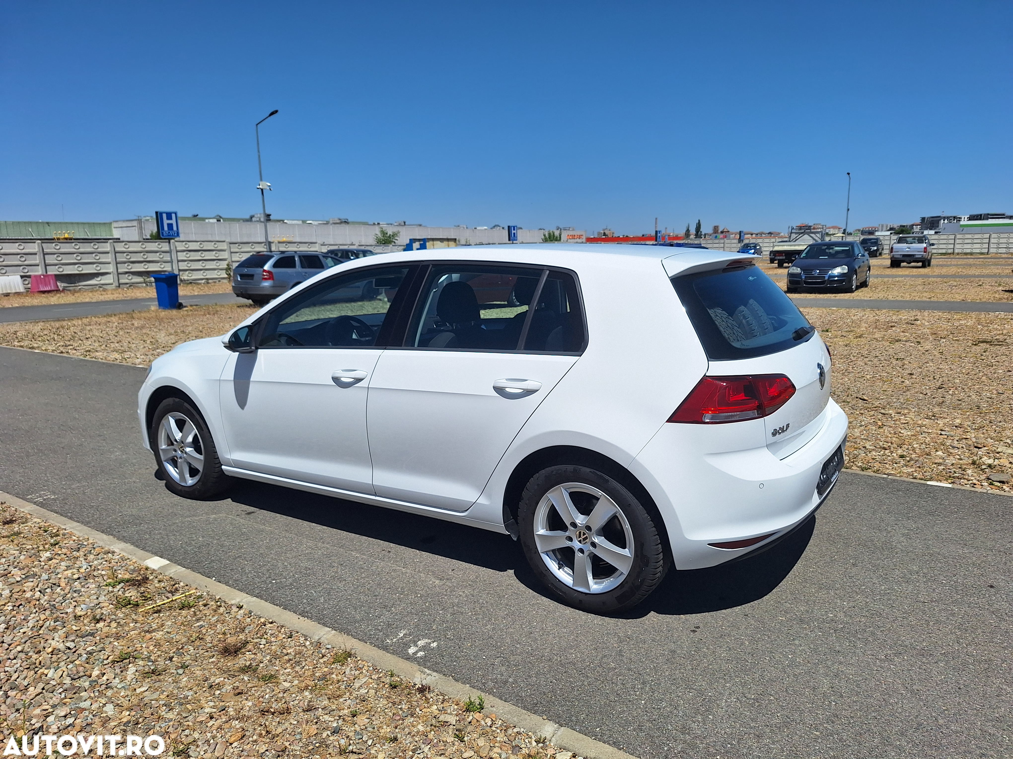 Volkswagen Golf - 14