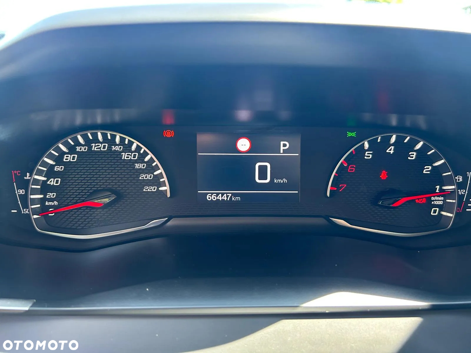 Peugeot 2008 PureTech 130 Stop&Start EAT6 Signature - 26