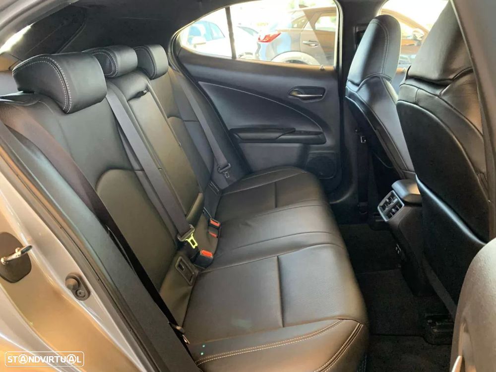 Lexus UX 250h Executive+ - 34