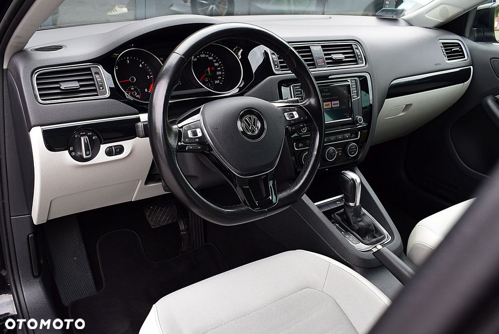 Volkswagen Jetta - 5
