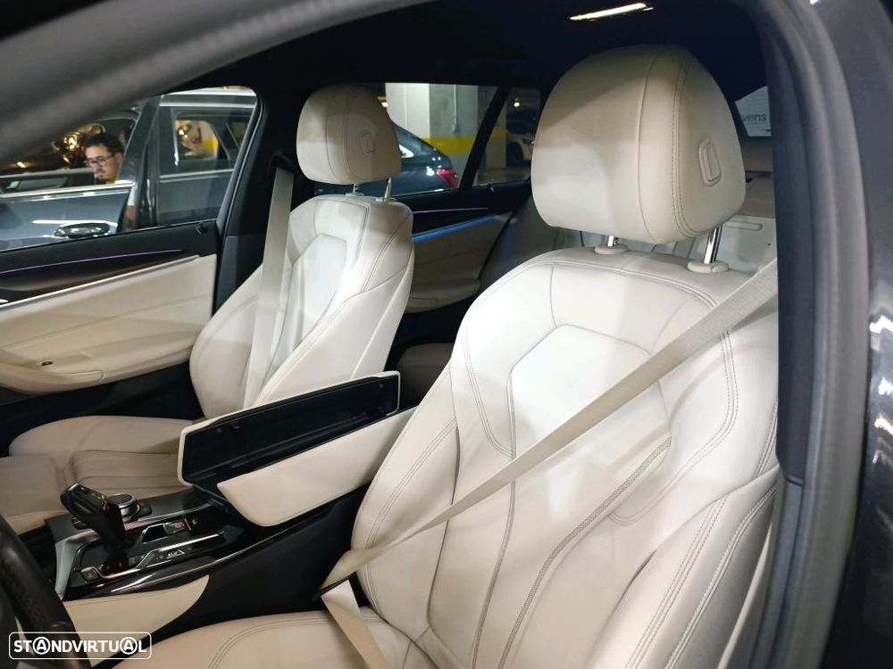 BMW 530 e Pack Desportivo M - 6