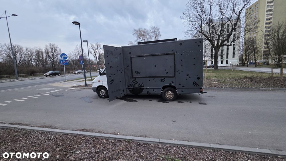 Mercedes-Benz Sprinter - 13