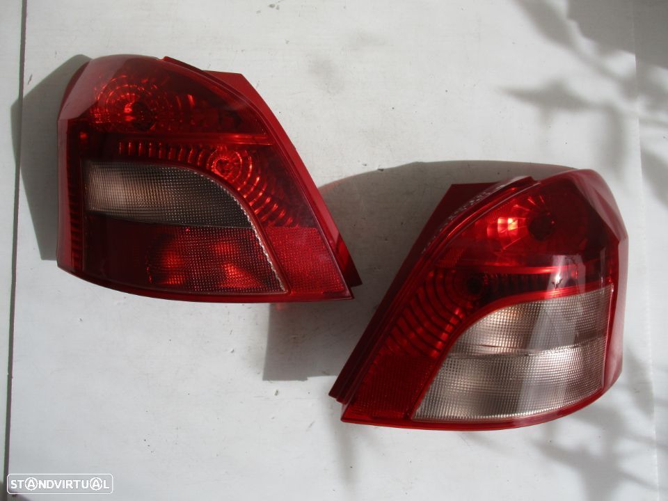 Farol Farolim Tras Toyota Yaris 2005 a 2008 esquerdo direito - 2