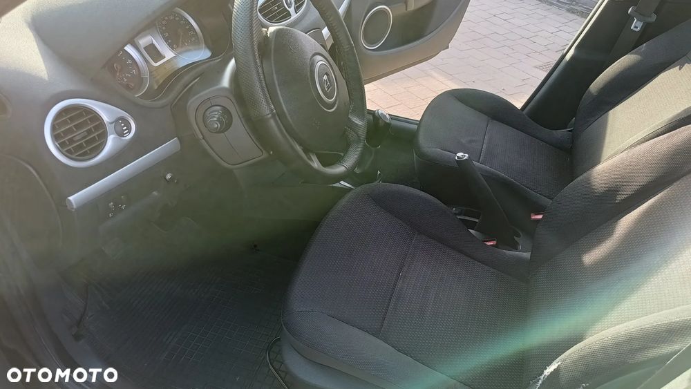 Renault Clio 1.2 16V Campus - 4